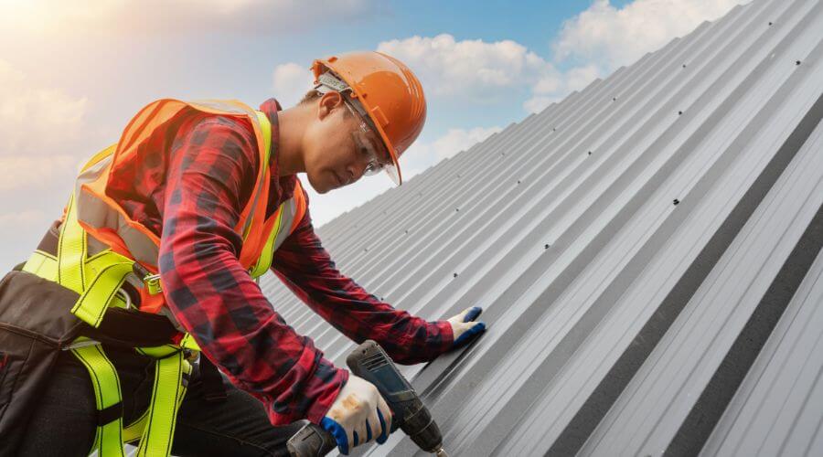 Professional Emergency Roof Repairs services in Covington, IN